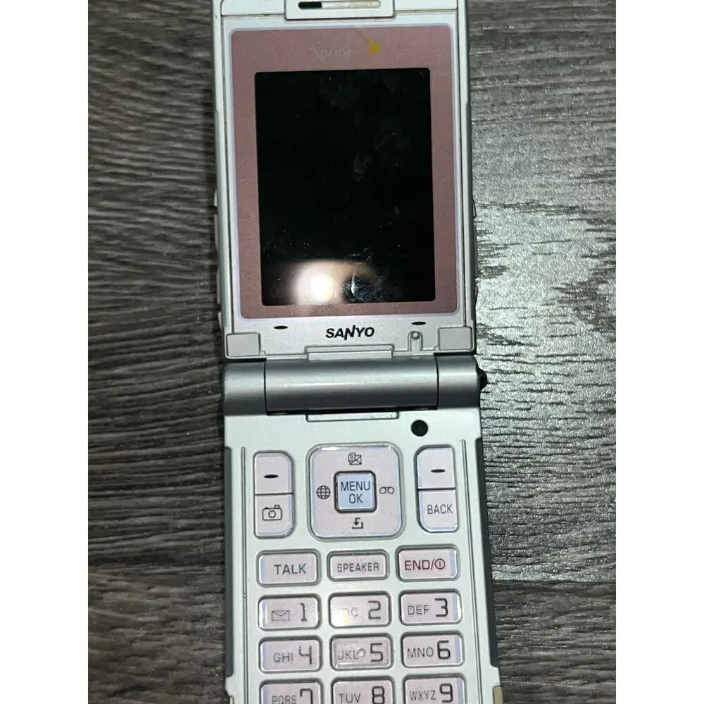 Sanyo Katana ultra-thin flip phone originally released in 2006 for Sprint (4)